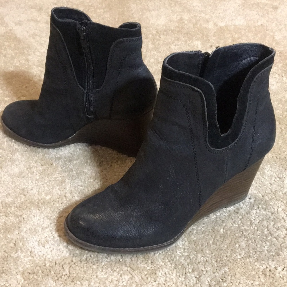 Lucky Brand size 7 black leather brown stacked wedge ankle boots with cut out.